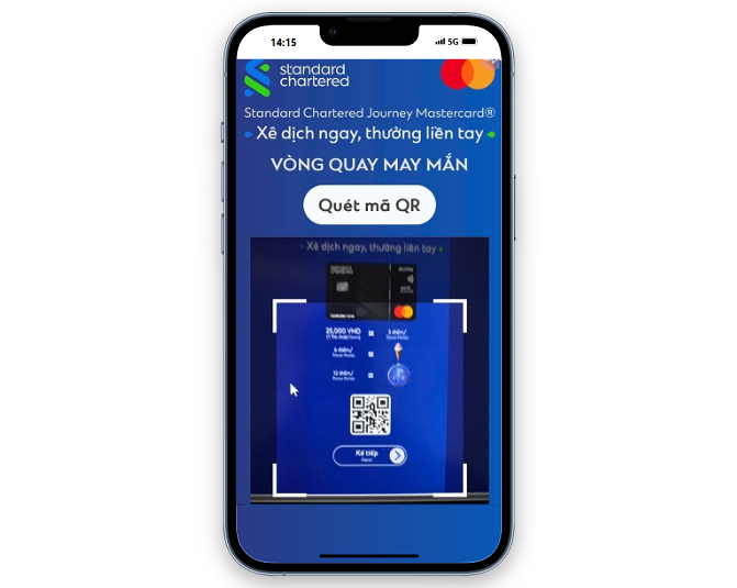 Ban quản lý thực hiện check-in cho người tham dự